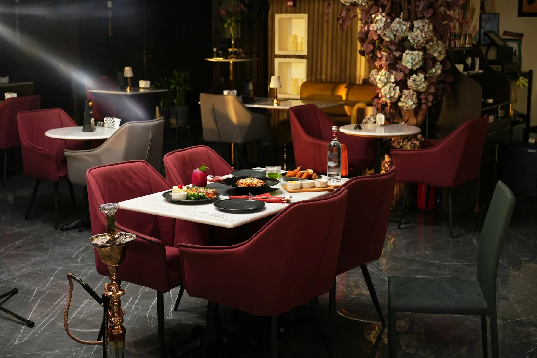 Moderne restaurant med afslappet atmosfære, genkendelig comfort food og international inspiration